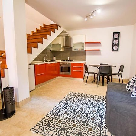 Appartamento La Casa Di Lu Trieste Esterno foto